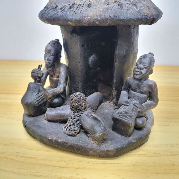 Rare Handmade African Village Scene Clay Sculpture – Hut & Figures - Picture 3 of 12